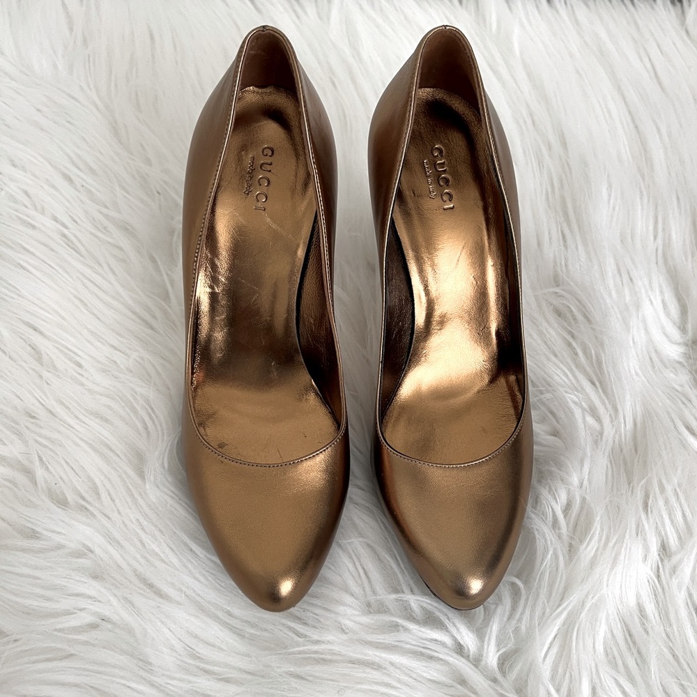 Gucci gold pumps